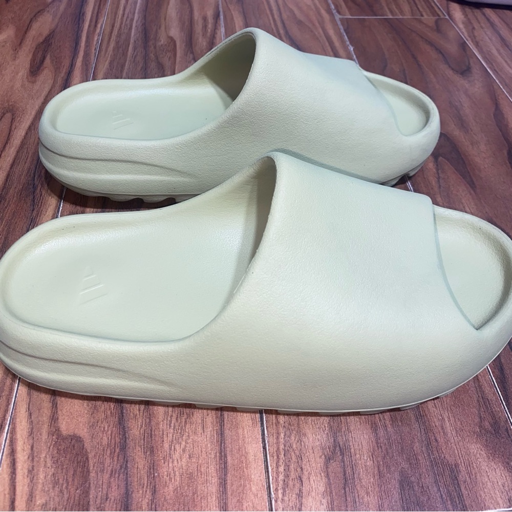 Adidas Yeezy Slide Resin Size 10 Men - Picture 4 of 12